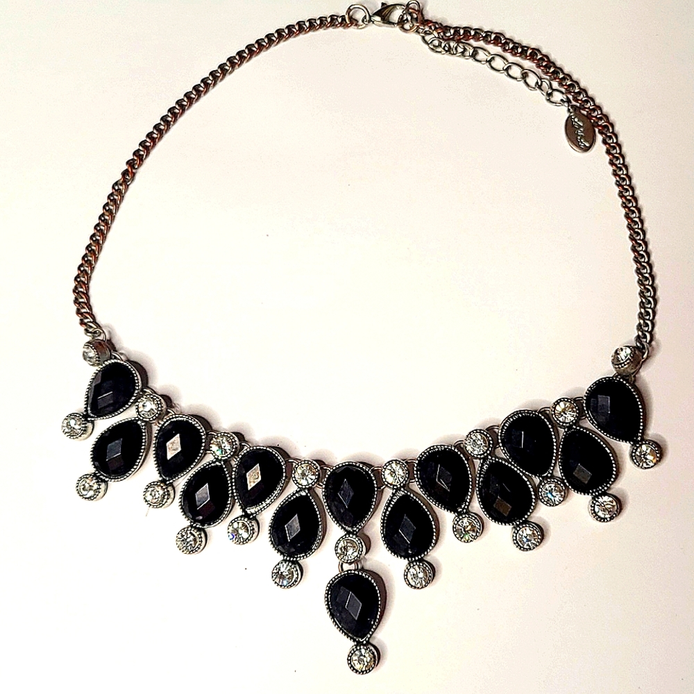 Beautiful black stone and crystal sparkly statement necklace set in silver